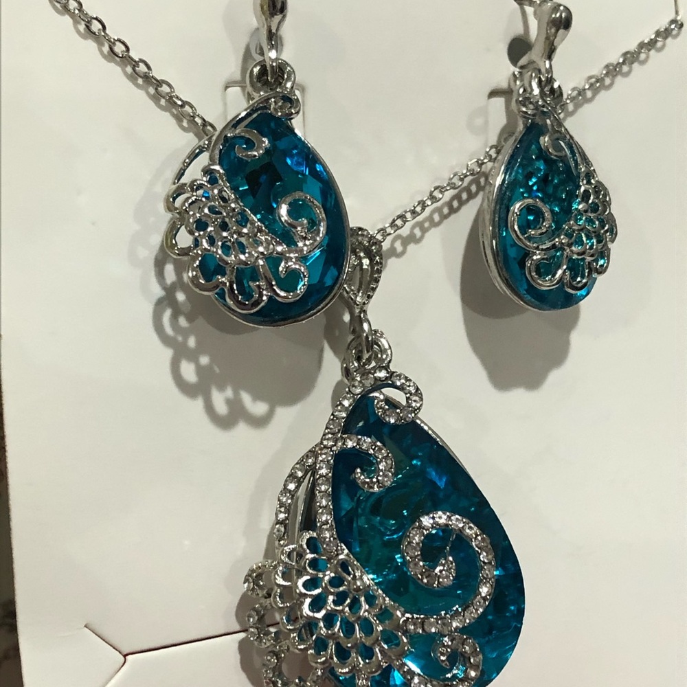 3 pcs Aqua necklace set